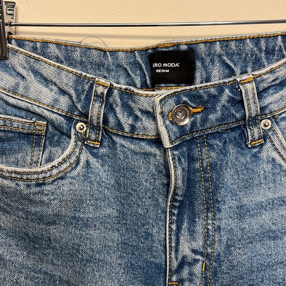 Vero Moda Womens Medium Vmbrenda HR Long Shorts - Picture 2 of 5